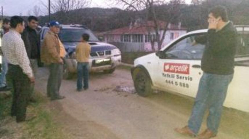 K&ouml;pr&uuml;de İki Ara&ccedil; Kafa Kafaya &Ccedil;arpıştı: 1 Yaralı