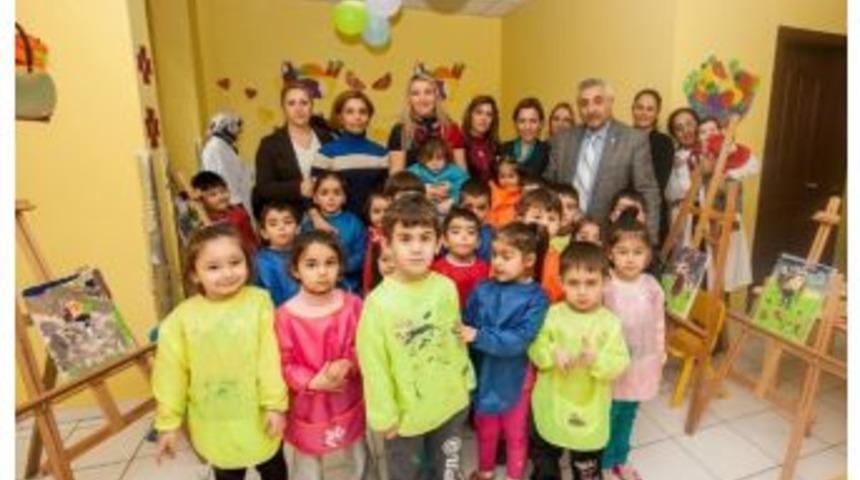 Kartallı Minik Ressamlar, Kendi Portrelerini Resmetti
