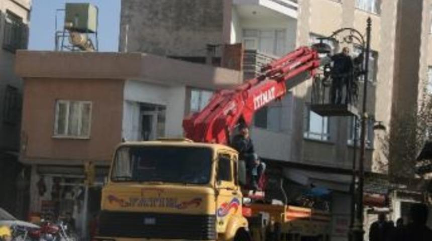 &lsquo;kilis K&uuml;lt&uuml;r Yolu&rsquo; Projesinin Aydınlatma Direkleri Dikildi