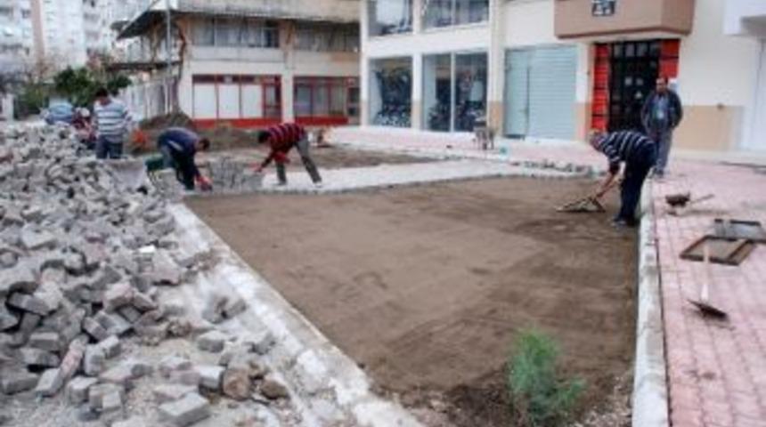 Yollardan S&ouml;k&uuml;len Parke Taşları, Otoparkta Kullanıldı