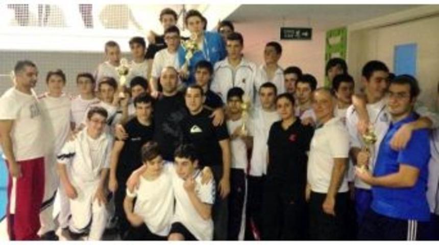 Erkekler Ve Kızlar Y&uuml;zme İl Birinciliği Yarışları