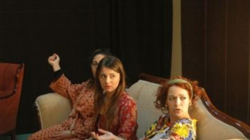 &ldquo;d&uuml;d&uuml;kl&uuml;de Kıymalı Bamya&rdquo; Seyirciyle Buluşuyor