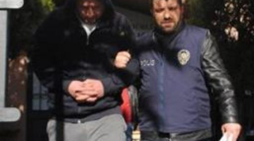 &Ccedil;alıştıkları İş Yerinden &Ccedil;aldıkları Lastikleri Yarı Fiyatına Sattılar