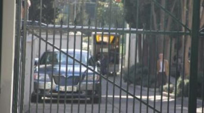 İtalya Konsolosluğu&rsquo;nda Ş&uuml;pheli Poşet Paniği