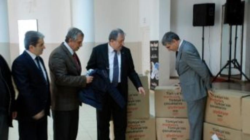 3 Bin &Ouml;ğrenciye Kıyafet Yardımı