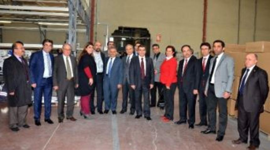 Vali D&uuml;zg&uuml;n, Serbest B&ouml;lgede Sanayici Ve İş Adamlarıyla Buluştu