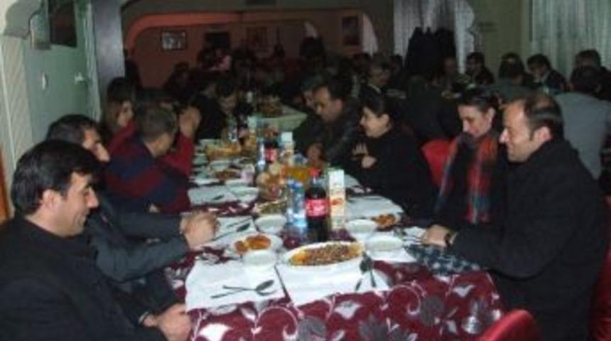 M&uuml;d&uuml;r Toy'a Veda Yemeği