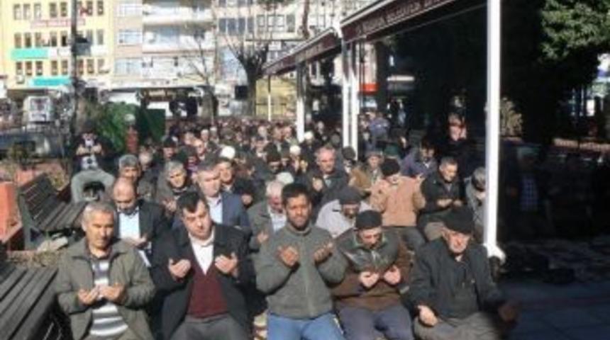 Boz&uuml;y&uuml;k'te Yağmur Duası