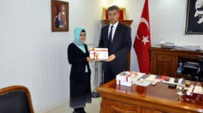 Kaymakamdan Başarılı Kursiyerlere Tablet Verildi