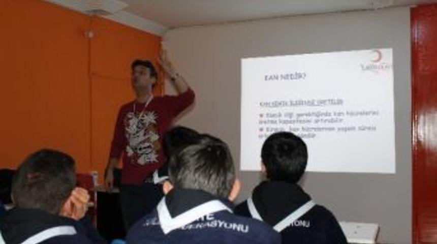 Karamanlı İzcilere G&ouml;n&uuml;ll&uuml; Kan Bağış&ccedil;ısı Semineri