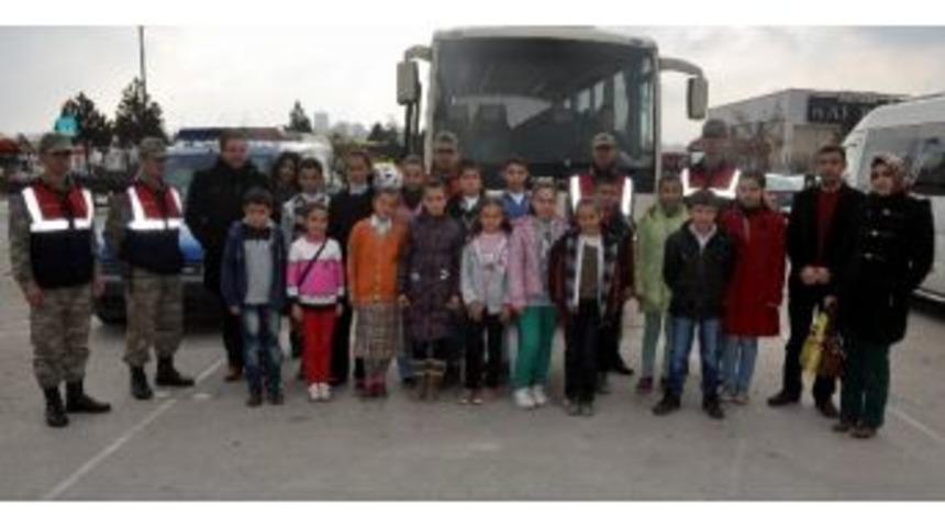 Jandarmadan &Ouml;ğrencilere 15 Tatil Hediyesi