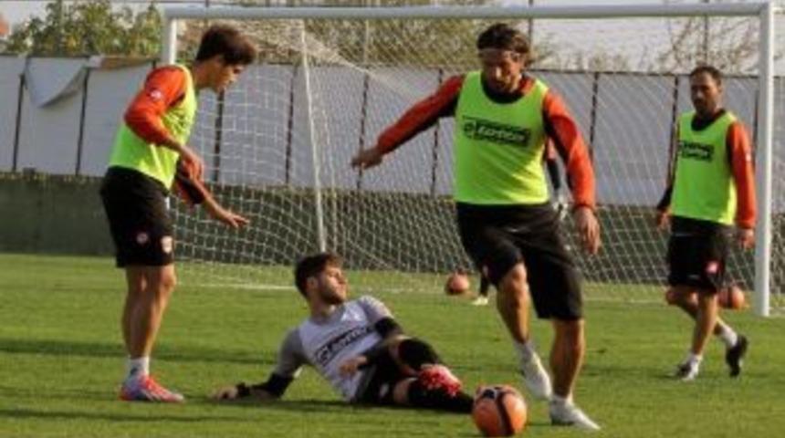 Adanaspor, Manisaspor Ma&ccedil;ı Hazırlıklarını S&uuml;rd&uuml;r&uuml;yor