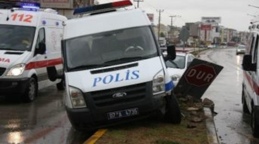 Polis Otosu Kaza Yaptı: 1 Yaralı