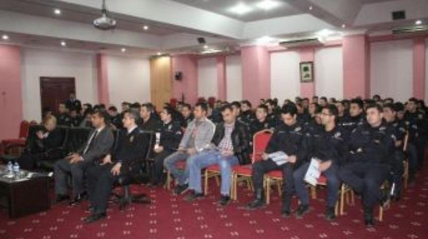 Polislere &lsquo;&ouml;fke Y&ouml;netimi&rsquo; Semineri Verildi