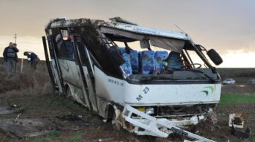 İş&ccedil;i Servisi Takla Attı: 22 Yaralı