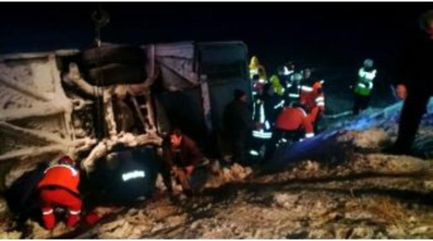 Kayseri'de Otob&uuml;s Şarampole Devrildi: 20 &Ouml;l&uuml;, 30 Yaralı