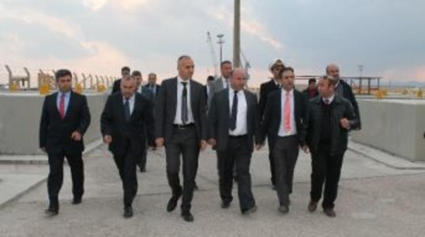 Kktc'li Bakan Boru &Uuml;retim Tesisini Gezdi