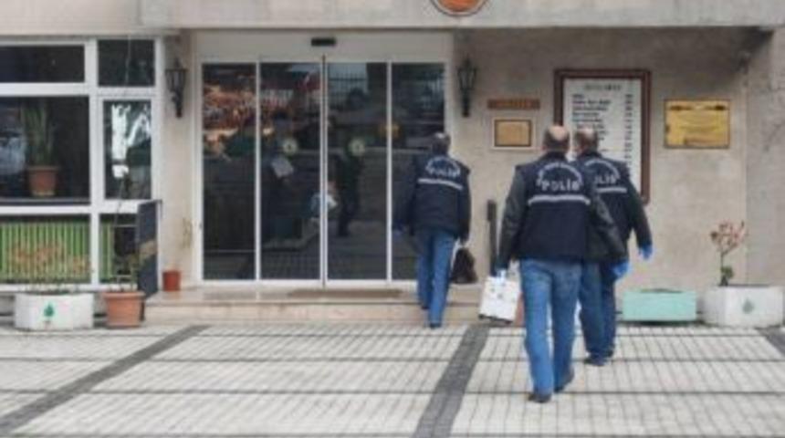 Liseye Giren Hırsızlar &Ccedil;elik Kasayı Patlattı