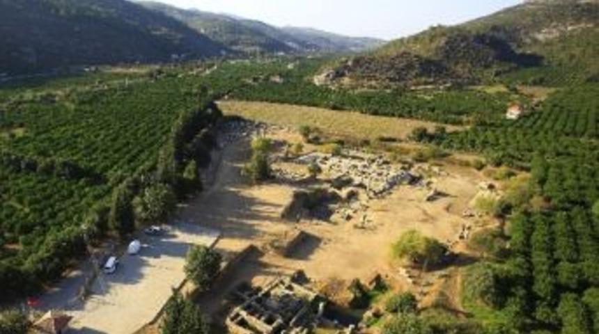 Tarihin İzini Klaros'ta S&uuml;recekler