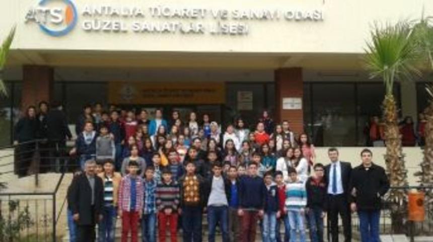 Sekizinci Sınıf &Ouml;ğrencileri Antalya&rsquo;da Liseleri Gezdi