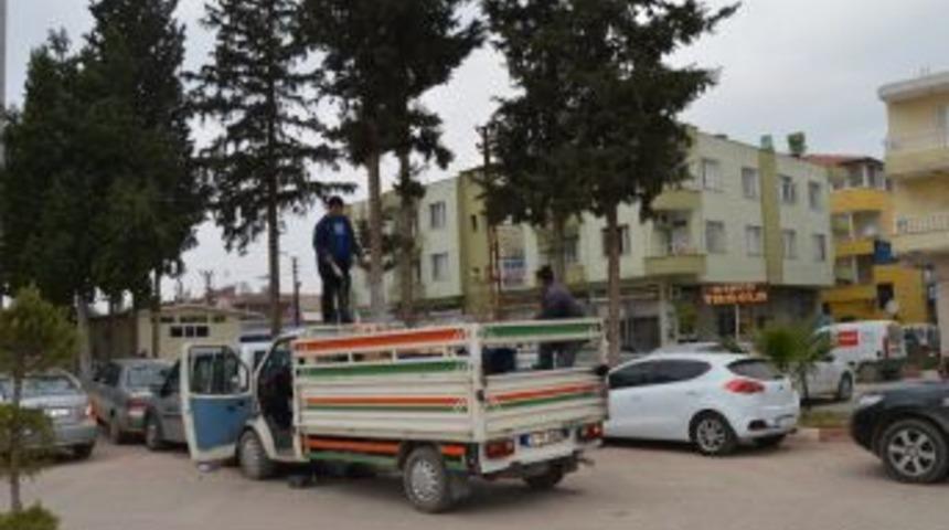 "Reyhanlı'da cinnet ge&ccedil;iren pazarcı arabasını aleve vermek istedi"