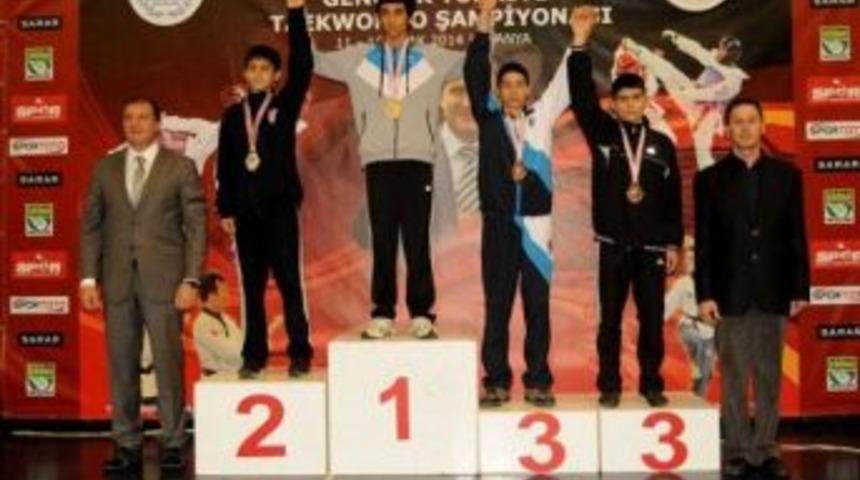 Niğde Belediyespor Kul&uuml;b&uuml; Taekwondo Şampiyonasından Madalya İle D&ouml;nd&uuml;