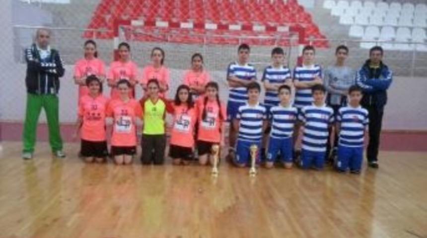 Uşak&rsquo;ta Hentbolun Yeni Adresi Halit Ziya Uşaklıgil Orta Okulu