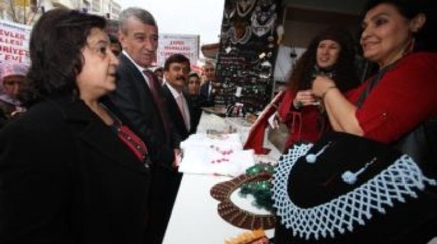 Gaziemir&rsquo;de Kadın &lsquo;baş Tacı&rsquo;