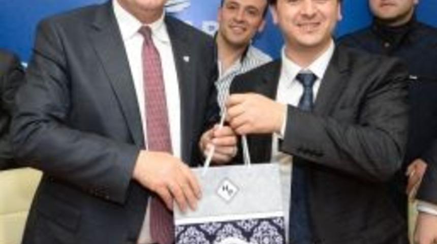 D&uuml;ndar, Ak Gen&ccedil;lerle Bir Araya Geldi