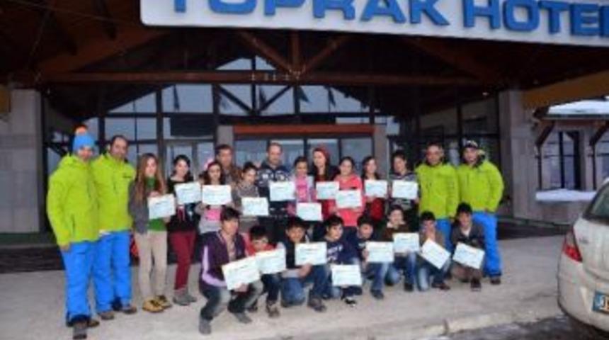 Posof&rsquo;lu &Ouml;ğrenciler Sarıkamış&rsquo;ta İlk Kez Kayakla Tanıştı