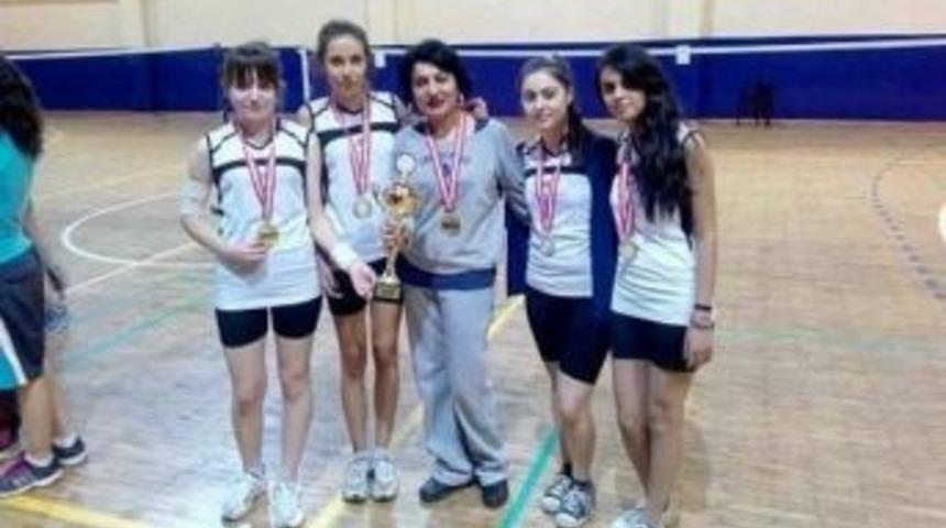 Badminton&rsquo;da Oktay Olcay Yurtbay Anadolu Lisesi İl Birincisi