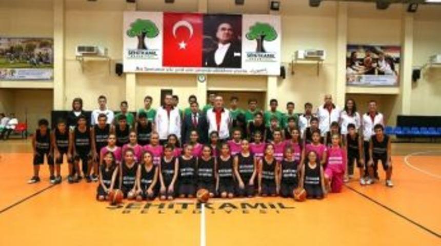 Şehitkamil&rsquo;in Perileri Okul Sporlarında Şampiyon Oldu