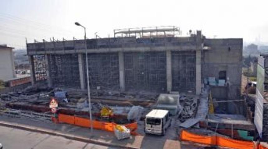 K&ouml;rfez Yarı Olimpik Y&uuml;zme Havuzunun İnşaat &Ccedil;alışmaları Devam Ediyor