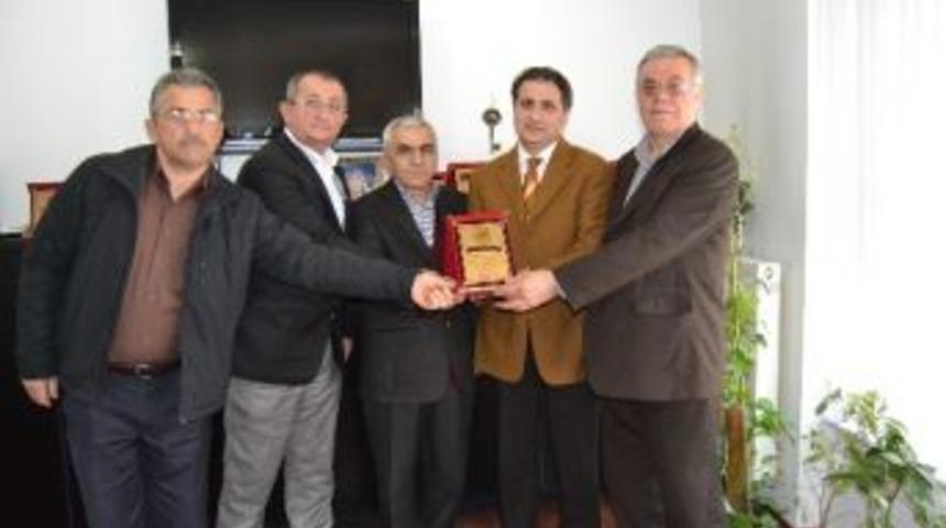 Kdz. Ereğli Muhtarlar Derneği&rsquo;nden Bozkurt Ve Yazıcıoğlu&rsquo;na Plaket