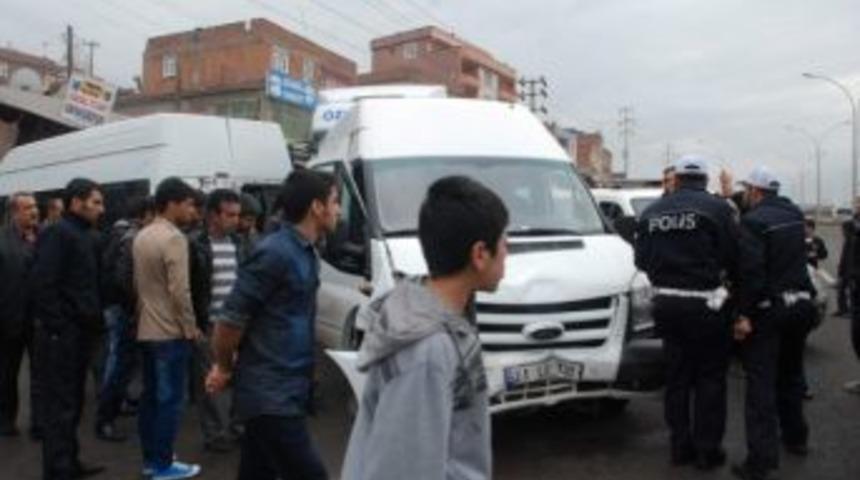 Diyarbakır&rsquo;da Zincirlemeli Trafik Kazası: 3 Yaralı