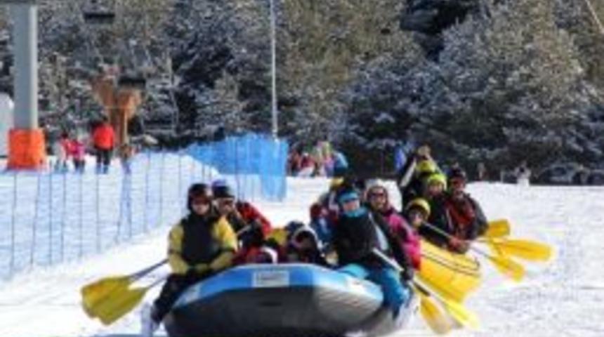 Erzurum'da "kar Raftingi"