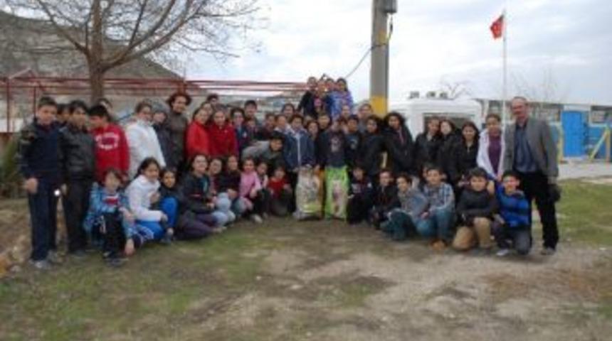 &Ouml;ğrenciler Sokak Hayvanları Ge&ccedil;ici Bakımevi'ni Ziyaret Etti