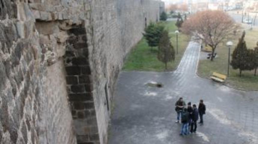 &Ouml;l&uuml;m&uuml;n Ardından Taciz &Ccedil;ıktı İddiası