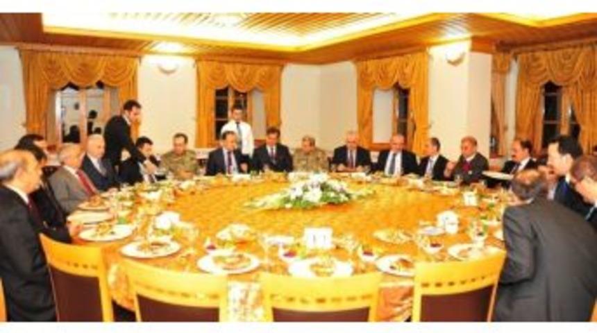 Emniyet M&uuml;d&uuml;r&uuml; Yıldız'a Veda Yemeği