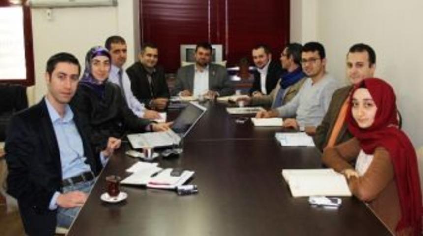 Saadet İzmir'de Se&ccedil;im Karargahını Kurdu