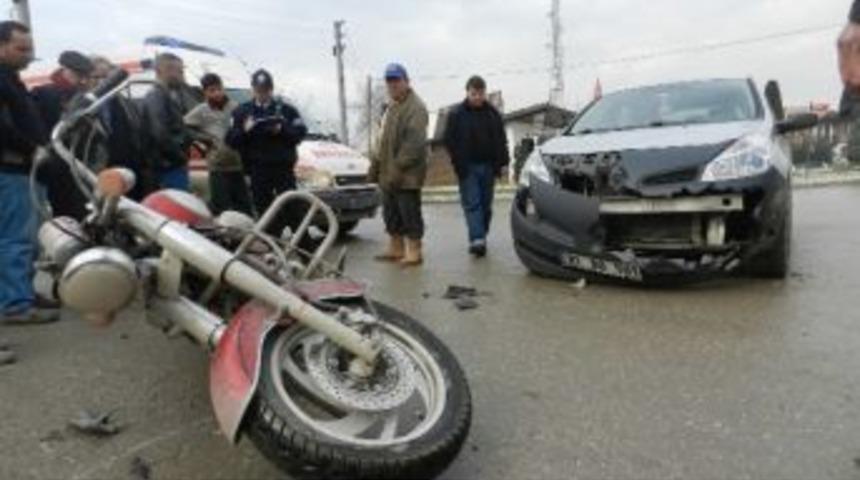 D&uuml;zce&rsquo;de Trafik Kazaları: 4 Yaralı