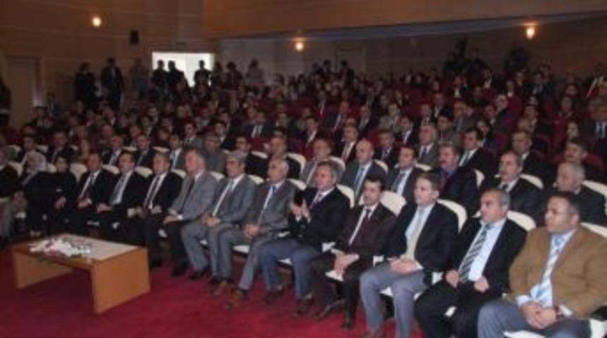 Başarılı Okul Ve &Ouml;ğrenciler &Ouml;d&uuml;llendirildi