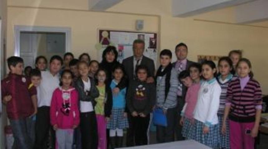 Akb&uuml;k'te &Ouml;ğrencilerin Talebiyle Sokak Hayvanlarını Koruma Kul&uuml;b&uuml; Kuruldu