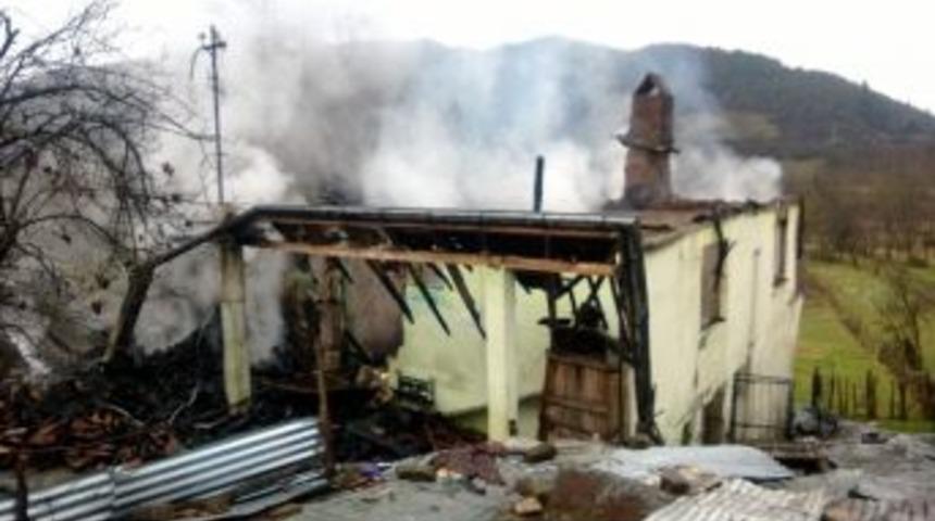 83 Yaşındaki Kadın Yangında &Ouml;ld&uuml;