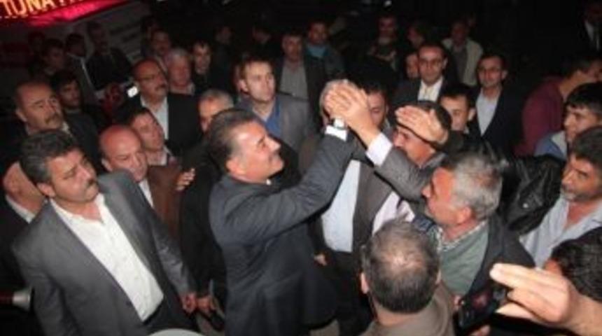 Başkan Tuna Mahalle Gezilerini S&uuml;rd&uuml;r&uuml;yor