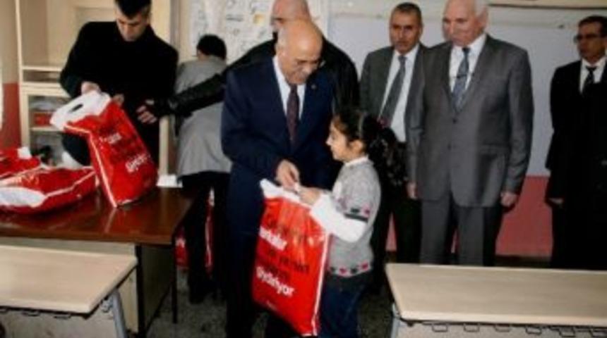 Bmd&rsquo;den Iğdırlı &Ouml;ğrencilere Giyim Yardımı