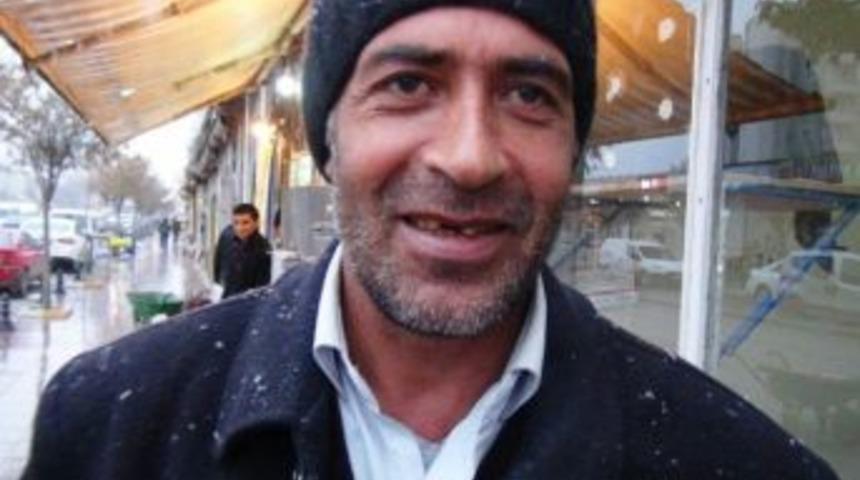 Kar Yağışı Vanlıları Sevindirdi