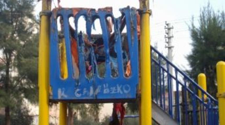 Manisa'da Oyun Parkını Yaktılar
