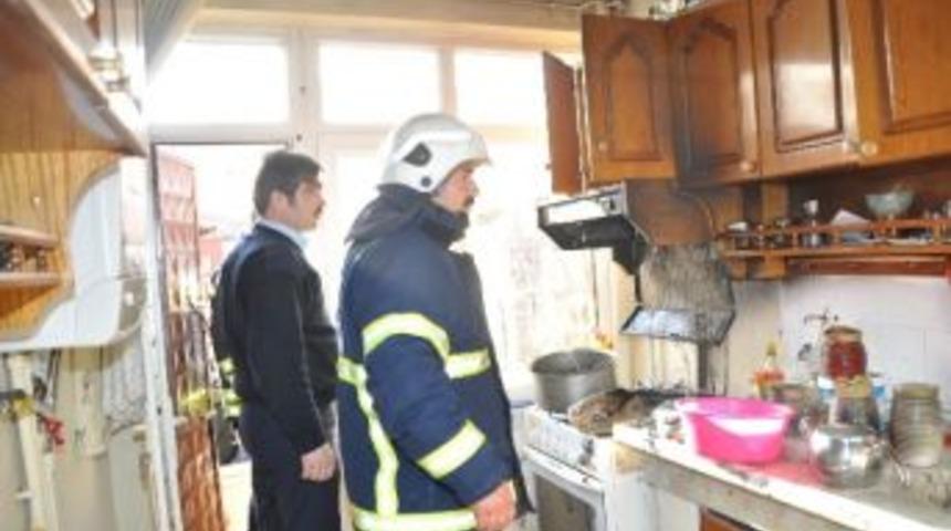 Ocakta Unutulan Kızartma Yağı Yangın &Ccedil;ıkardı