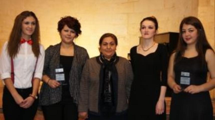 &Ouml;ğrencilerden M&uuml;zik Ziyafeti